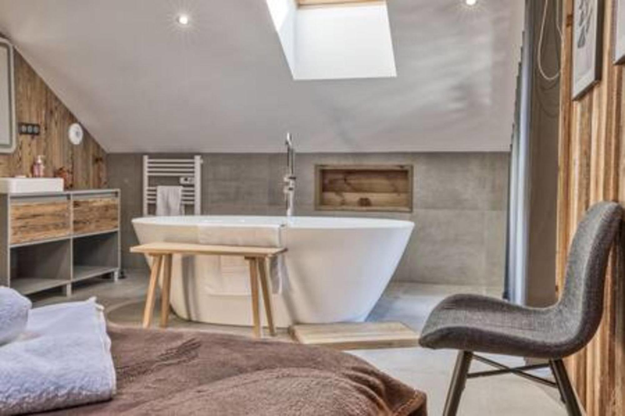 Ruby - Luxurious Duplex 180 M2 Apartment *